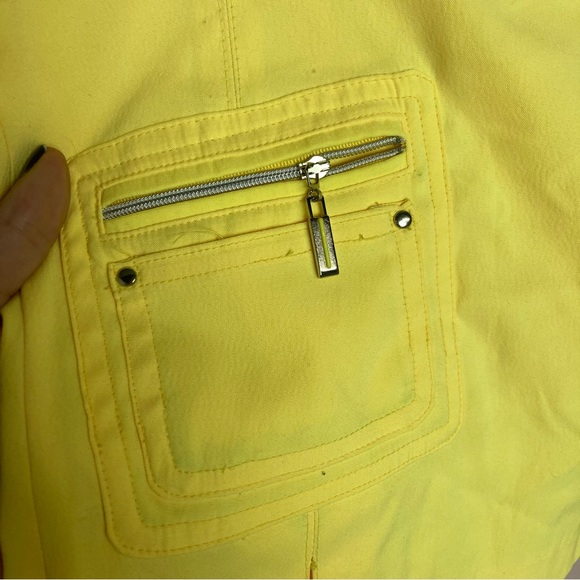 Jamie Sadock neon yellow mini skirt with pockets - Picture 3 of 7